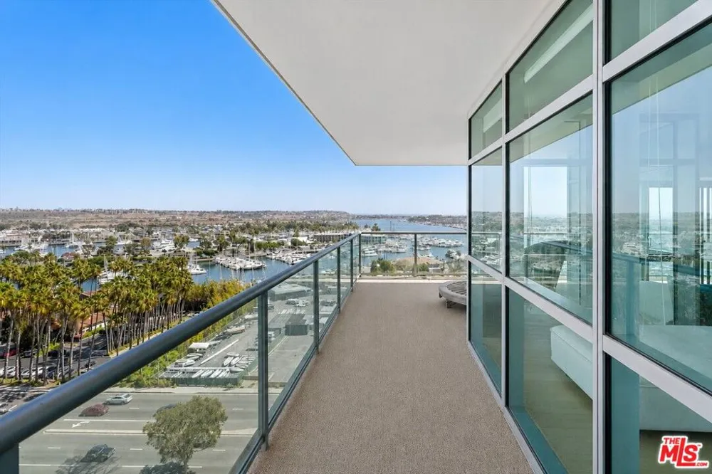 13700 Marina Pointe Drive #1401 Marina del Rey, CA 90292