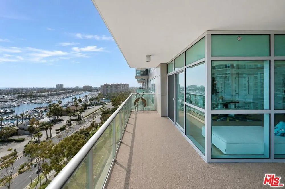 13700 Marina Pointe Drive #1401 Marina del Rey, CA 90292