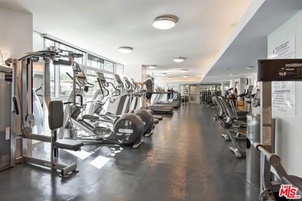 13700 Marina Pointe Drive #1401 Marina del Rey, CA 90292