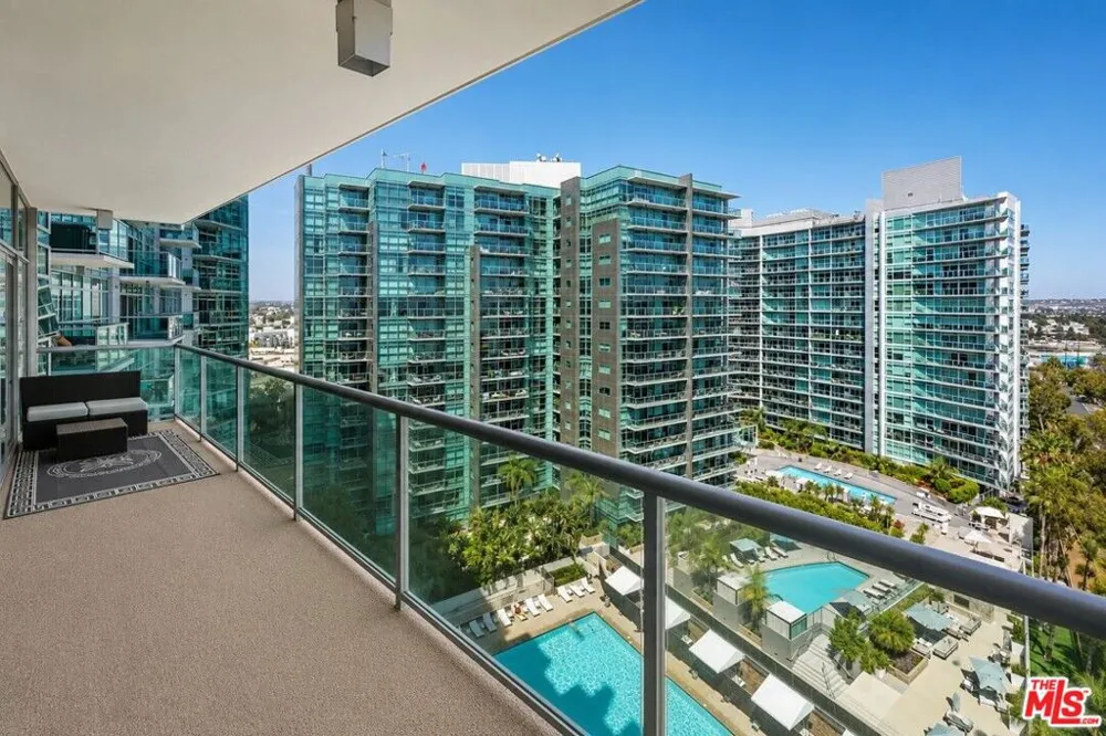 13700 Marina Pointe Drive #1401 Marina del Rey, CA 90292