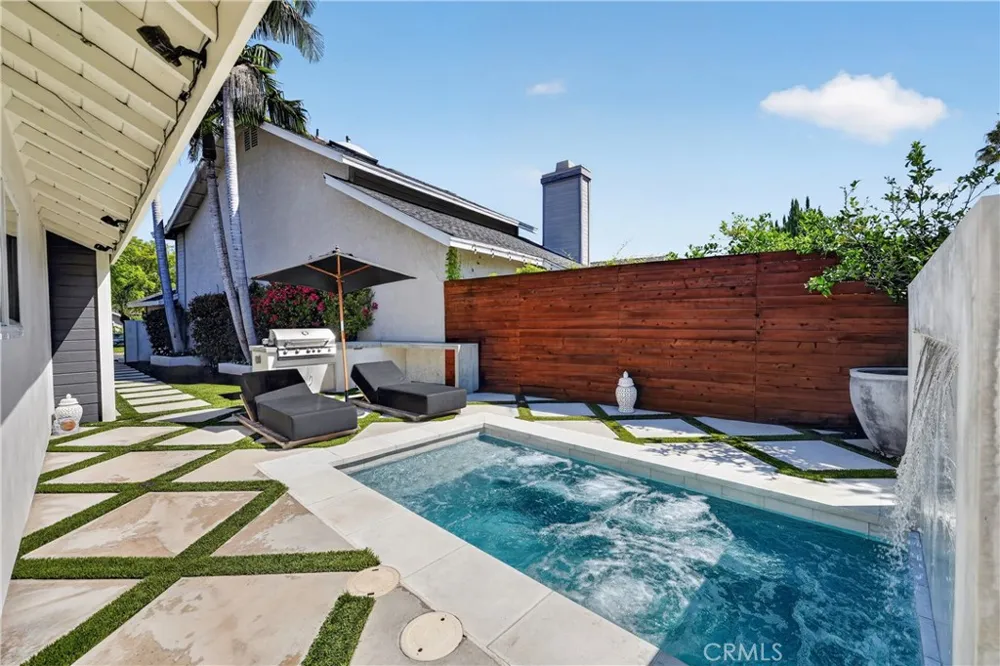 16 Deer Creek Lane Laguna Hills, CA 92653