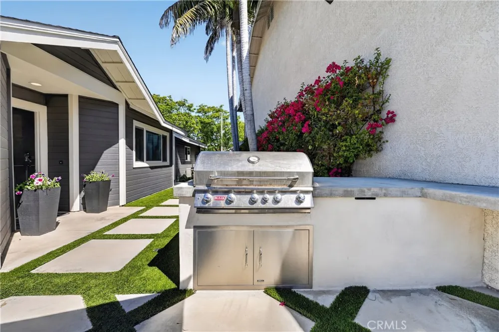 16 Deer Creek Lane Laguna Hills, CA 92653