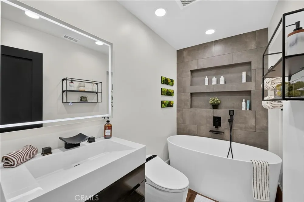 16 Deer Creek Lane Laguna Hills, CA 92653