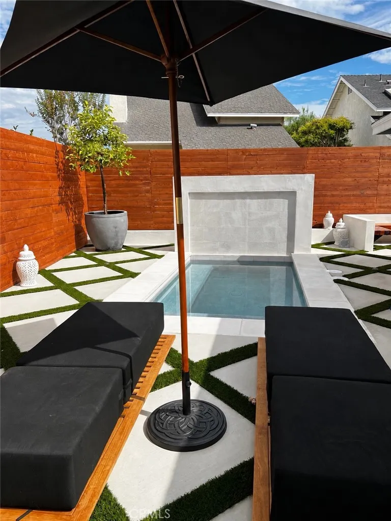 16 Deer Creek Lane Laguna Hills, CA 92653