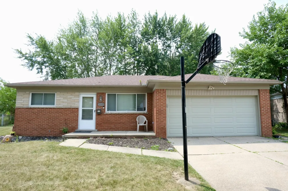 32155 Columbus Drive Warren, MI 48088