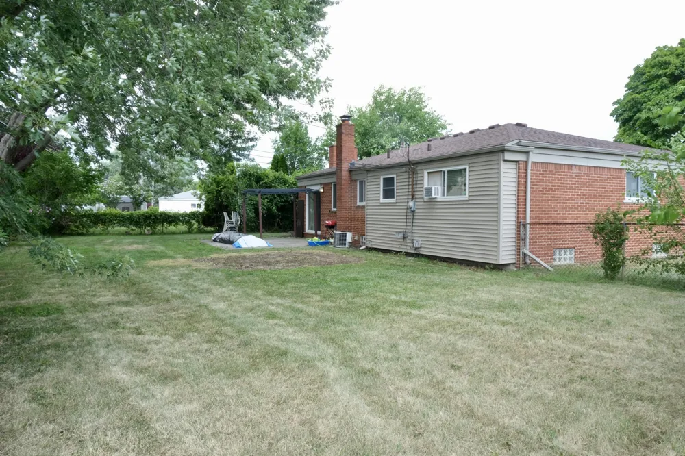 32155 Columbus Drive Warren, MI 48088