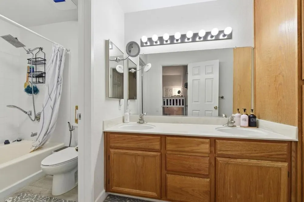 2561 Yerba Bank San Jose, CA 95121