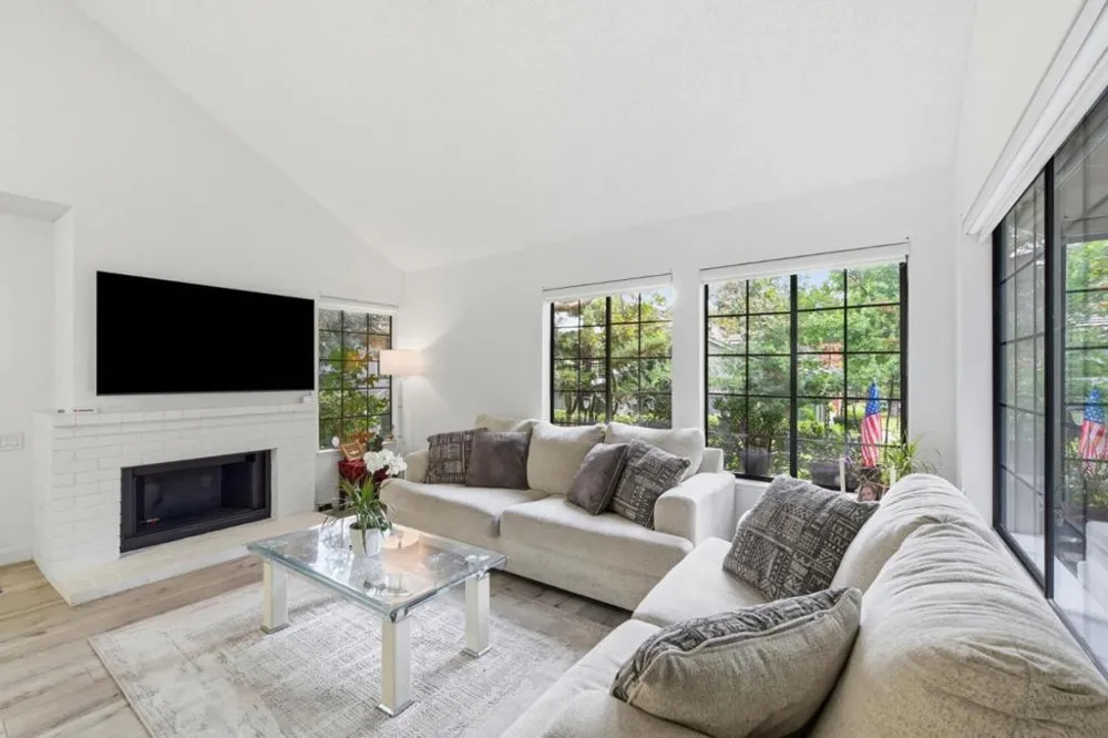 2561 Yerba Bank San Jose, CA 95121