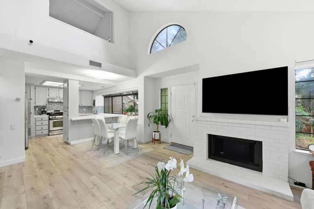 2561 Yerba Bank San Jose, CA 95121