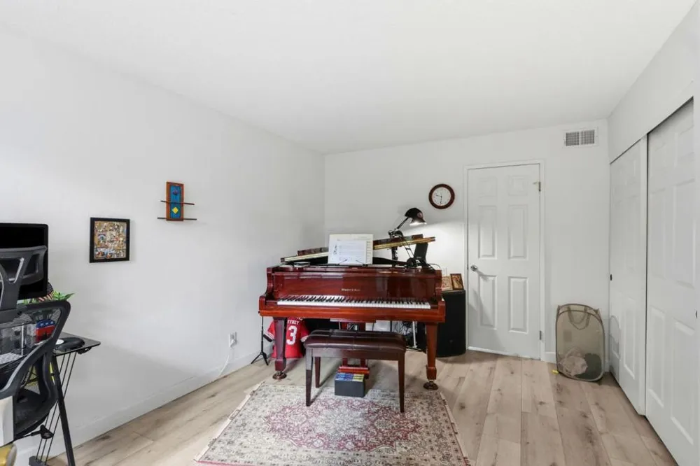2561 Yerba Bank San Jose, CA 95121