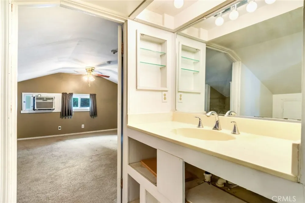 624 S Victoria Corona, CA 92879