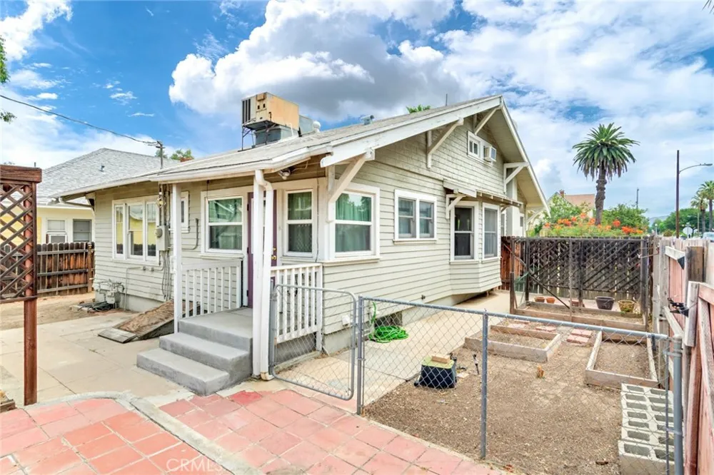 624 S Victoria Corona, CA 92879