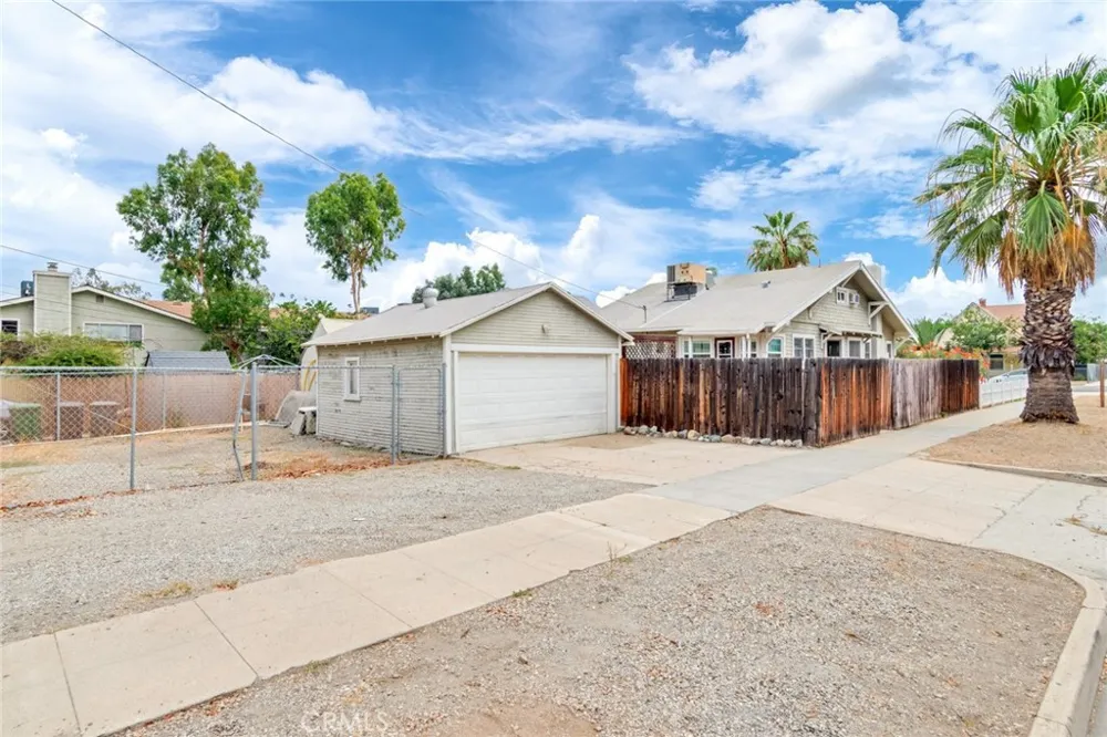 624 S Victoria Corona, CA 92879
