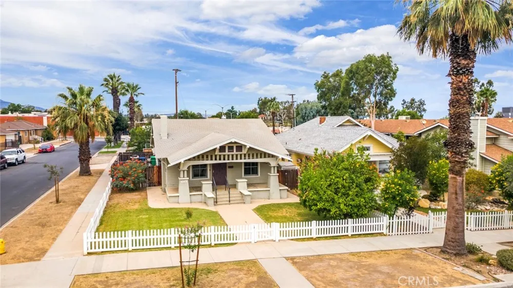 624 S Victoria Corona, CA 92879