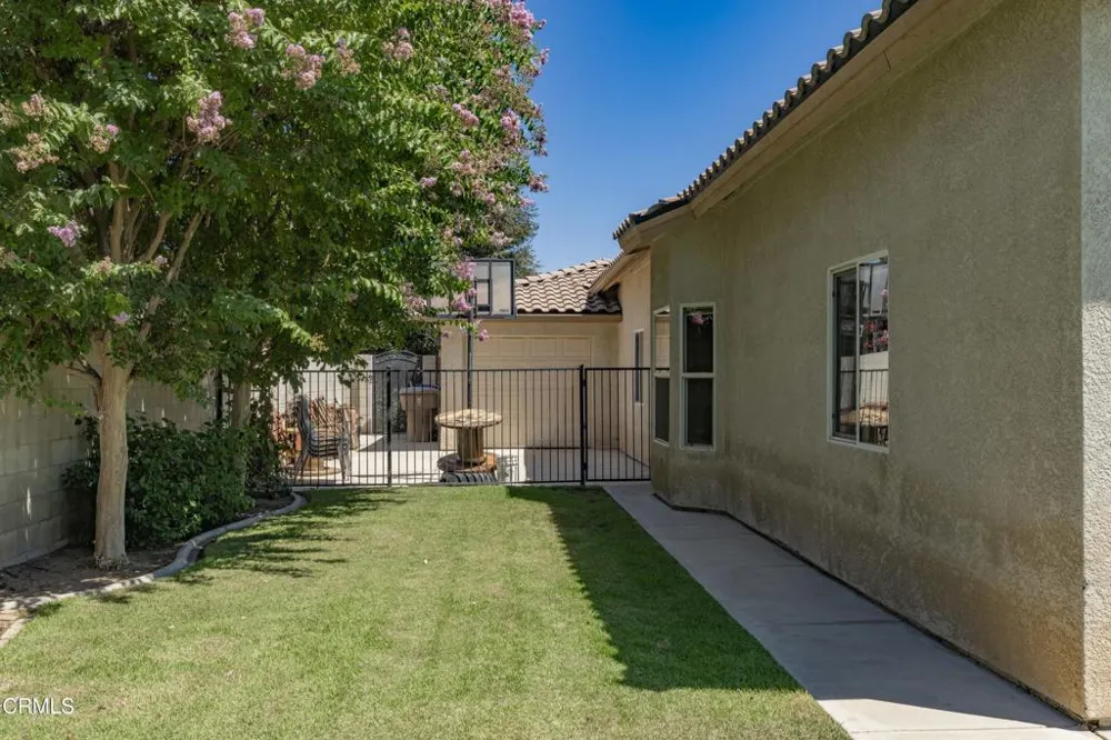 10503 Hinderhill Drive Bakersfield, CA 93312