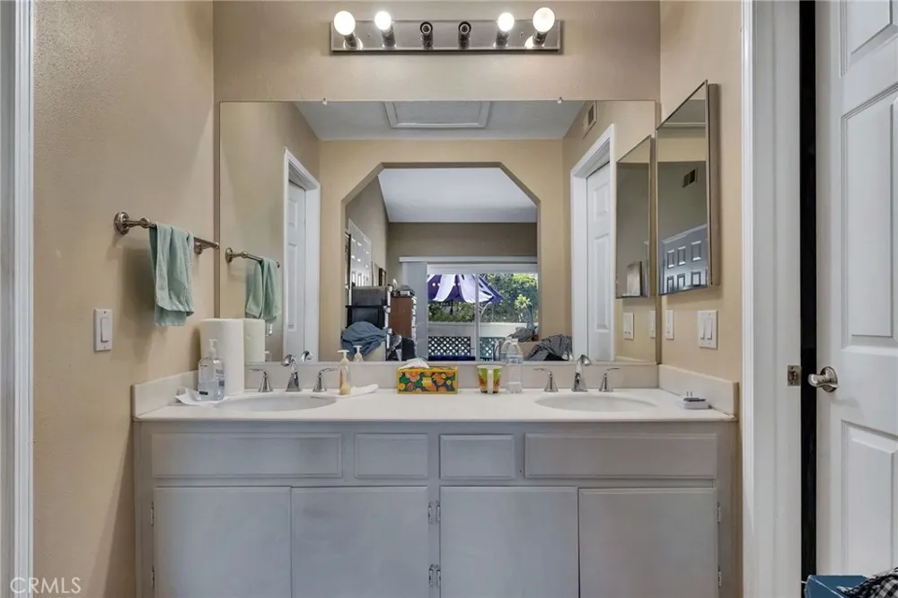7402 Yellowtail Drive #201 Huntington Beach, CA 92648
