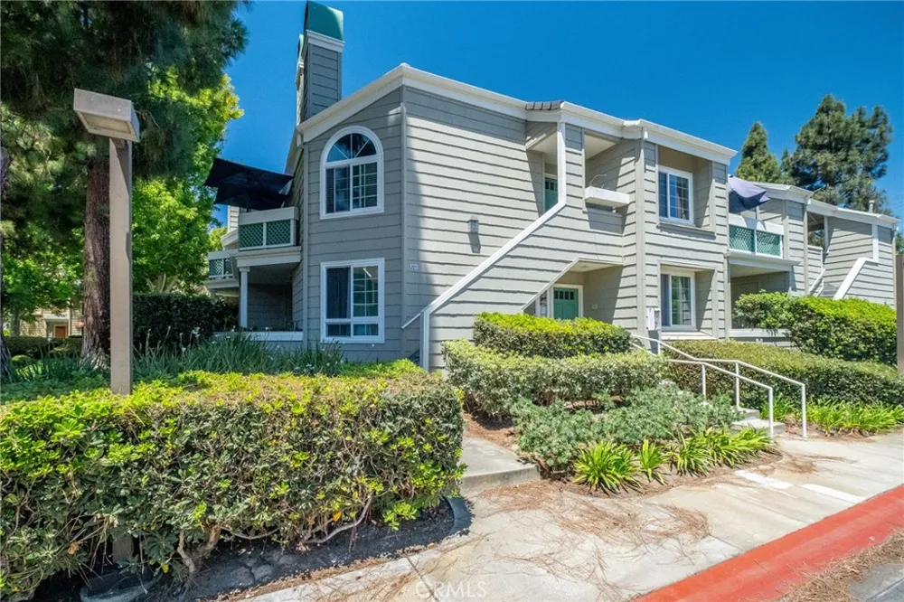 7402 Yellowtail Drive #201 Huntington Beach, CA 92648