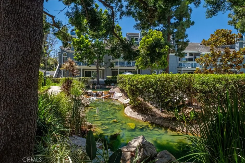 7402 Yellowtail Drive #201 Huntington Beach, CA 92648