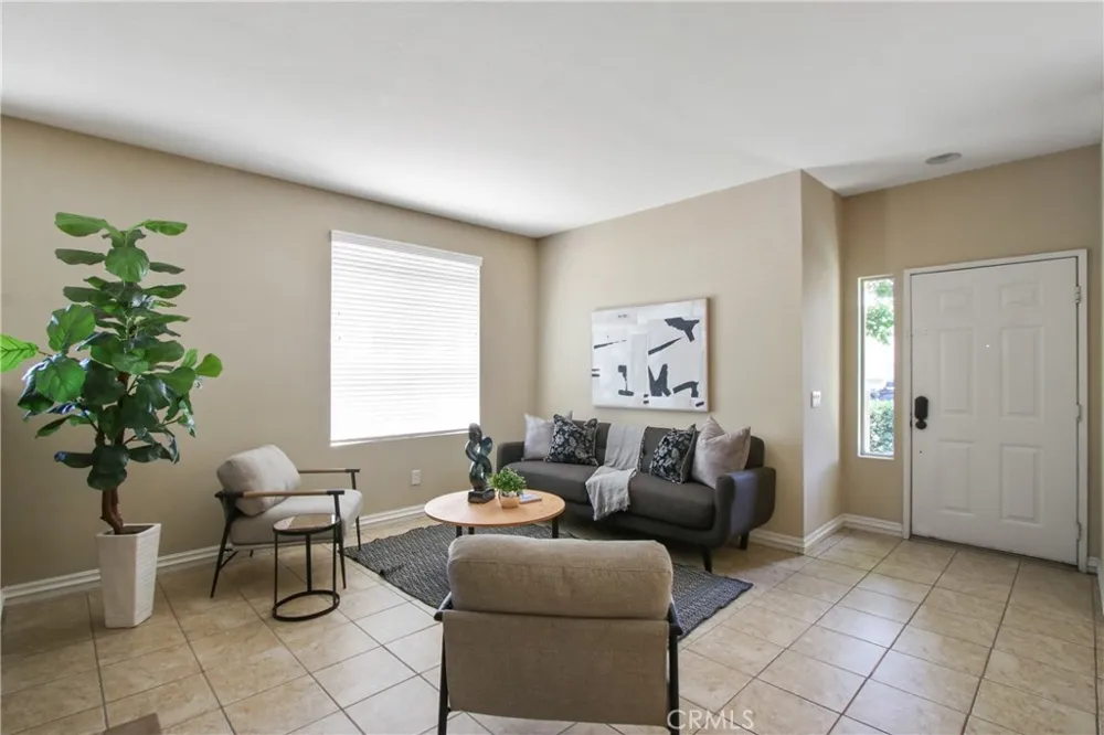 904 Turner #17 Ontario, CA 91764