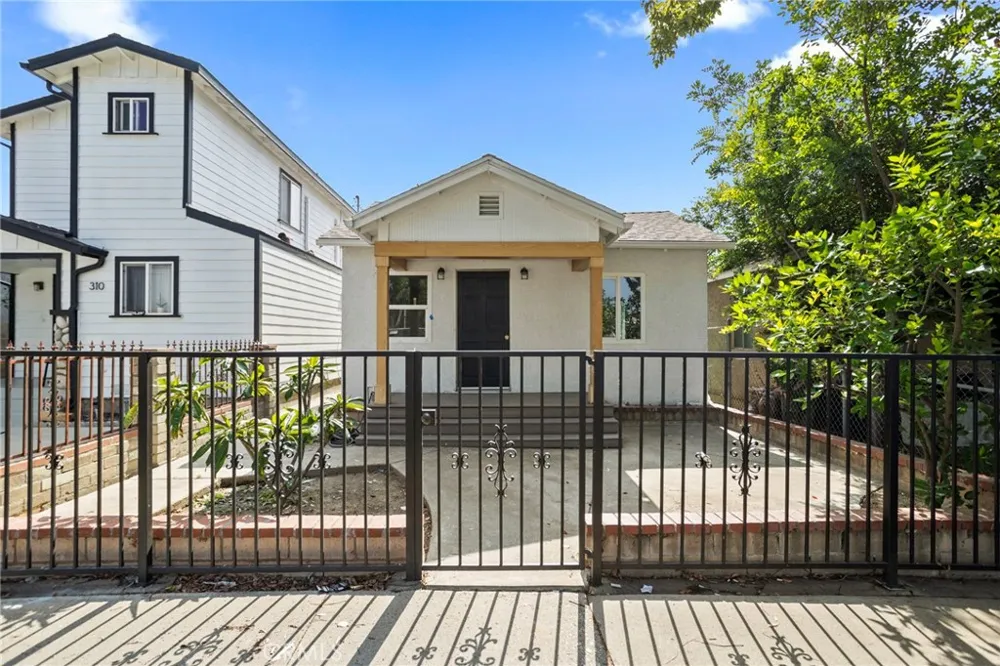 308 Pasadena Avenue Azusa, CA 91702