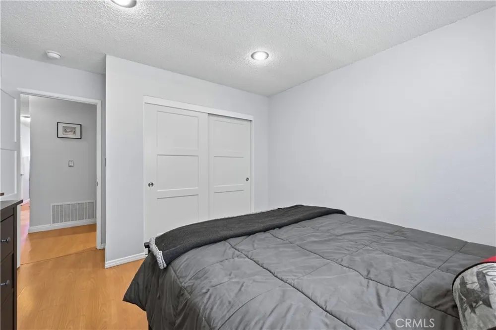 15607 Crestview #85 Los Angeles, CA 91344