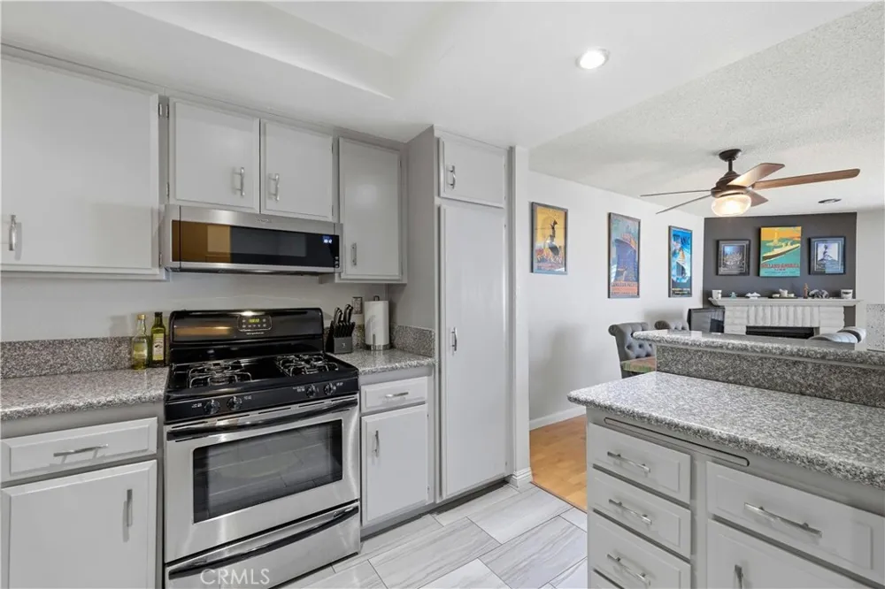 15607 Crestview #85 Los Angeles, CA 91344
