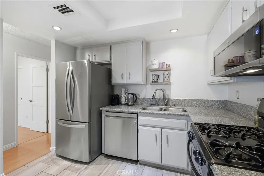 15607 Crestview #85 Los Angeles, CA 91344