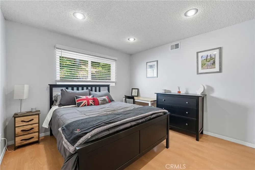 15607 Crestview #85 Los Angeles, CA 91344