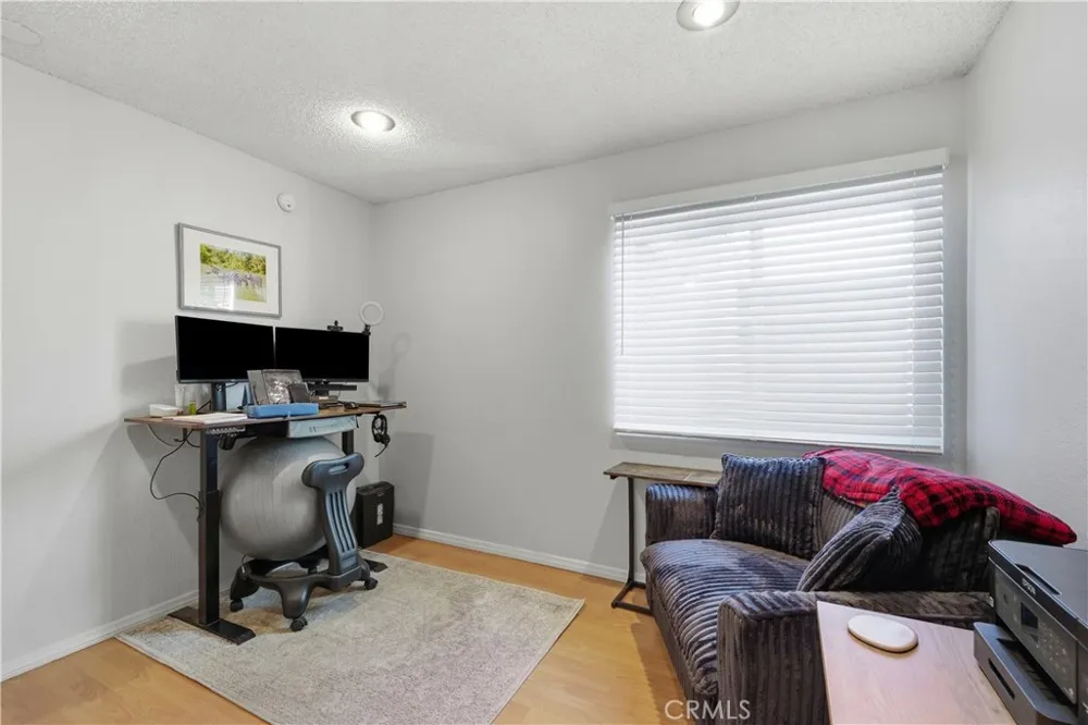 15607 Crestview #85 Los Angeles, CA 91344