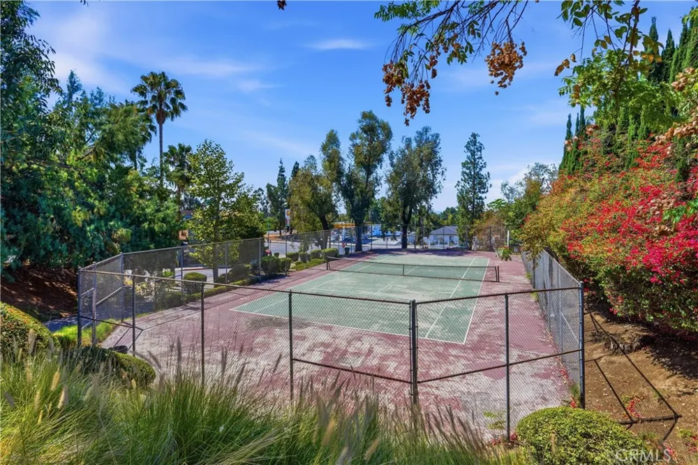 15607 Crestview #85 Los Angeles, CA 91344