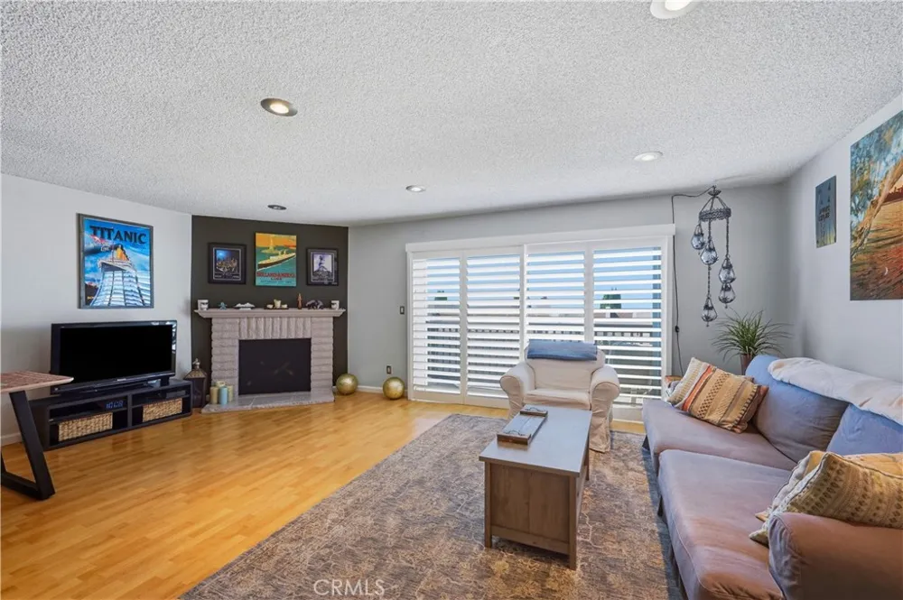 15607 Crestview #85 Los Angeles, CA 91344