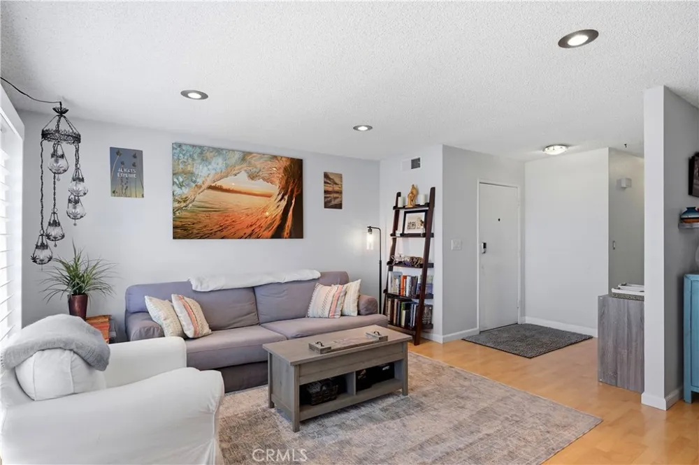 15607 Crestview #85 Los Angeles, CA 91344