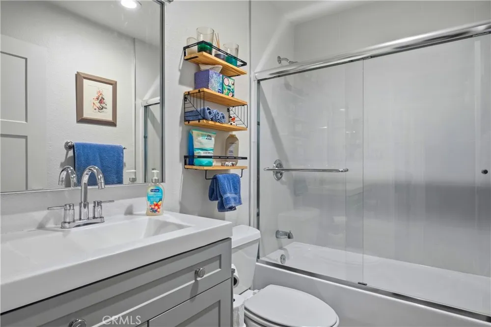 15607 Crestview #85 Los Angeles, CA 91344