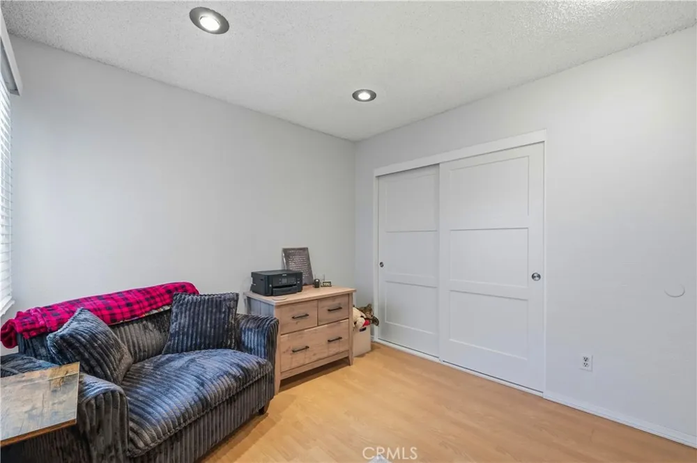 15607 Crestview #85 Los Angeles, CA 91344