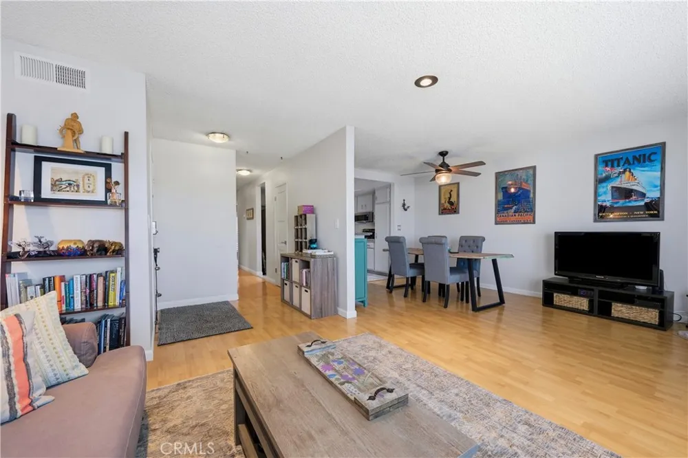 15607 Crestview #85 Los Angeles, CA 91344