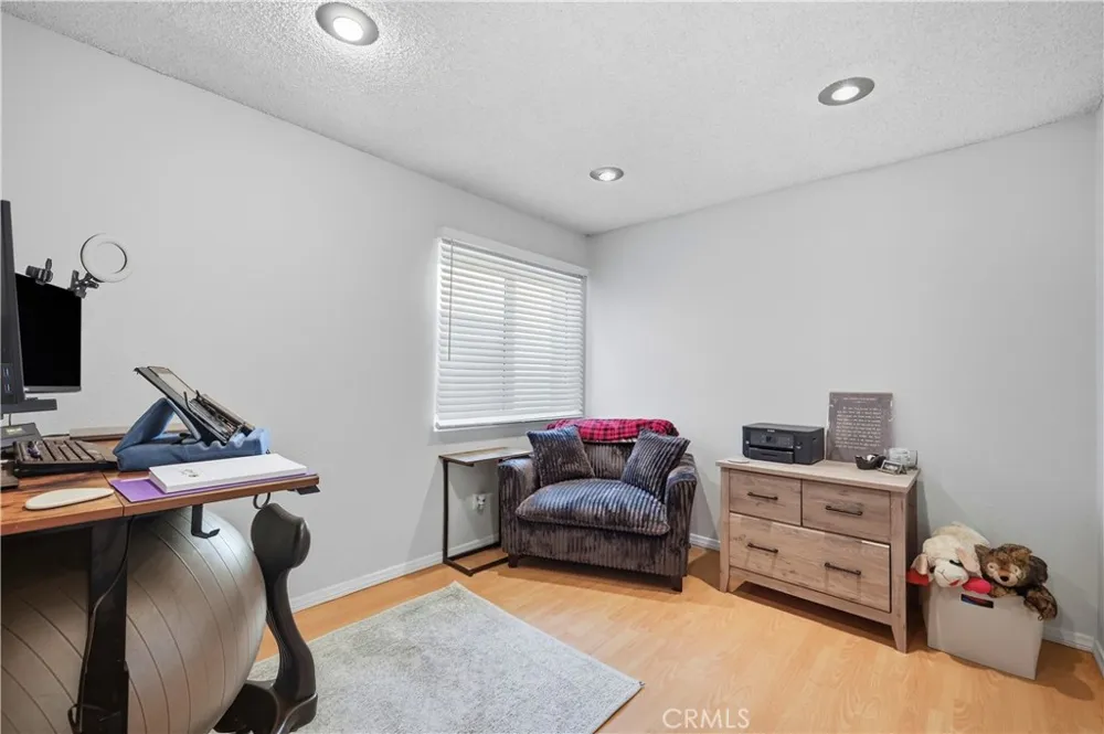 15607 Crestview #85 Los Angeles, CA 91344