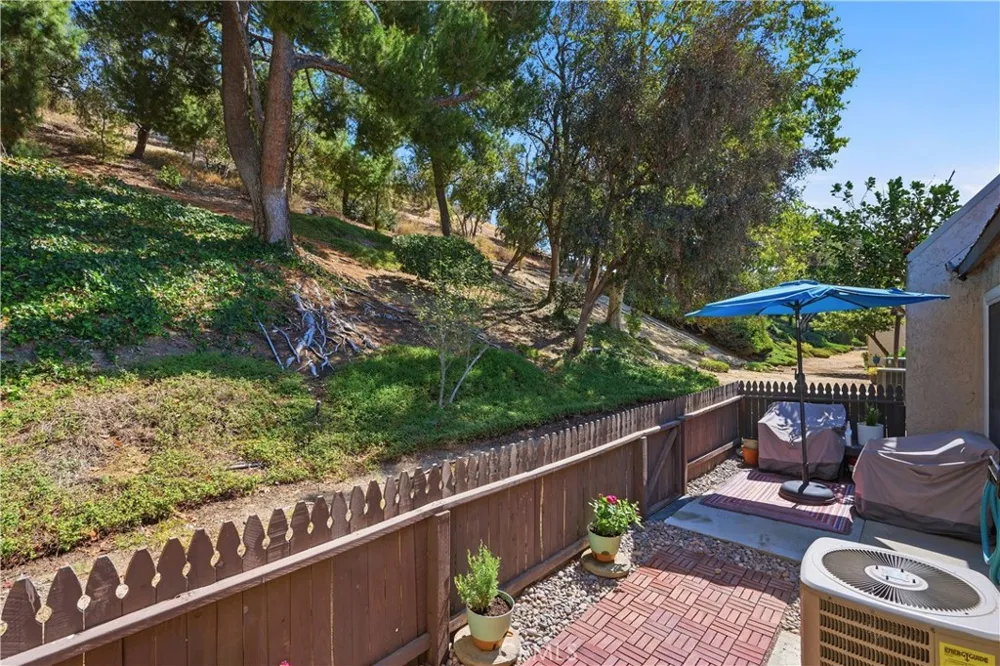 15607 Crestview #85 Los Angeles, CA 91344