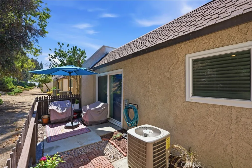 15607 Crestview #85 Los Angeles, CA 91344