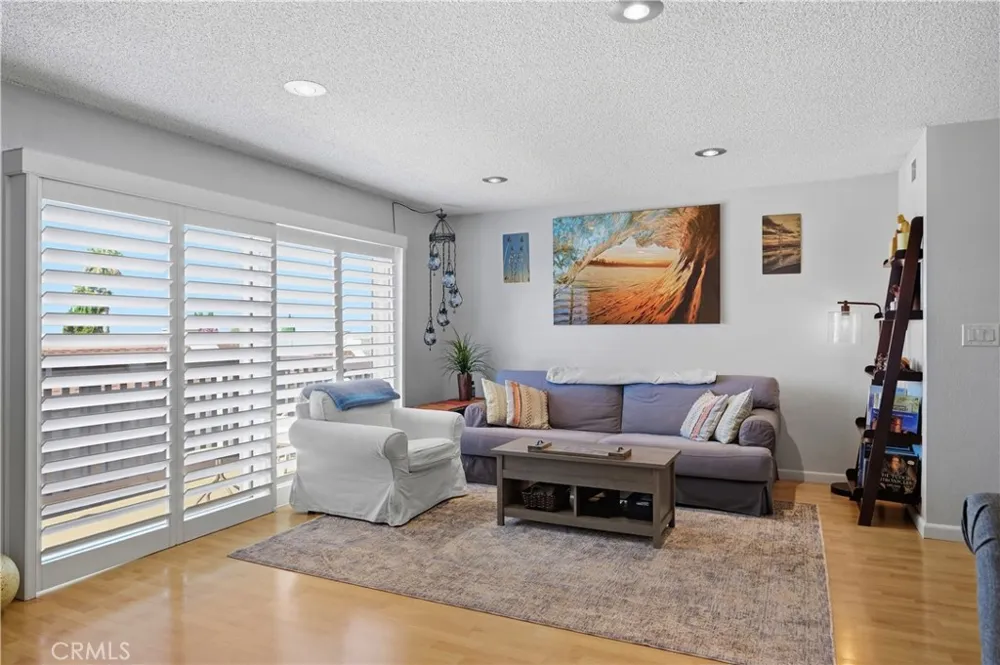 15607 Crestview #85 Los Angeles, CA 91344