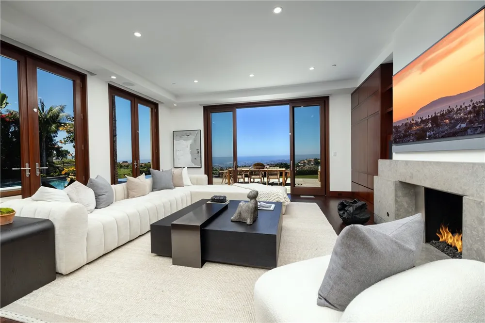 9 Sailcrest Newport Coast, CA 92657