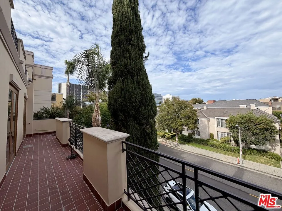137 S Spalding Drive #401 Beverly Hills, CA 90212