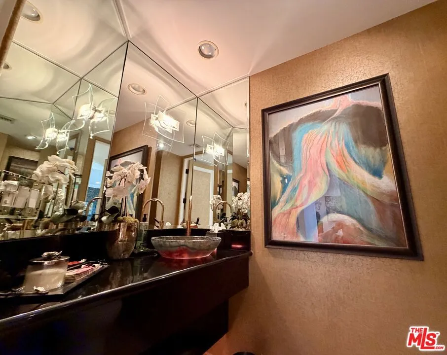 137 S Spalding Drive #401 Beverly Hills, CA 90212