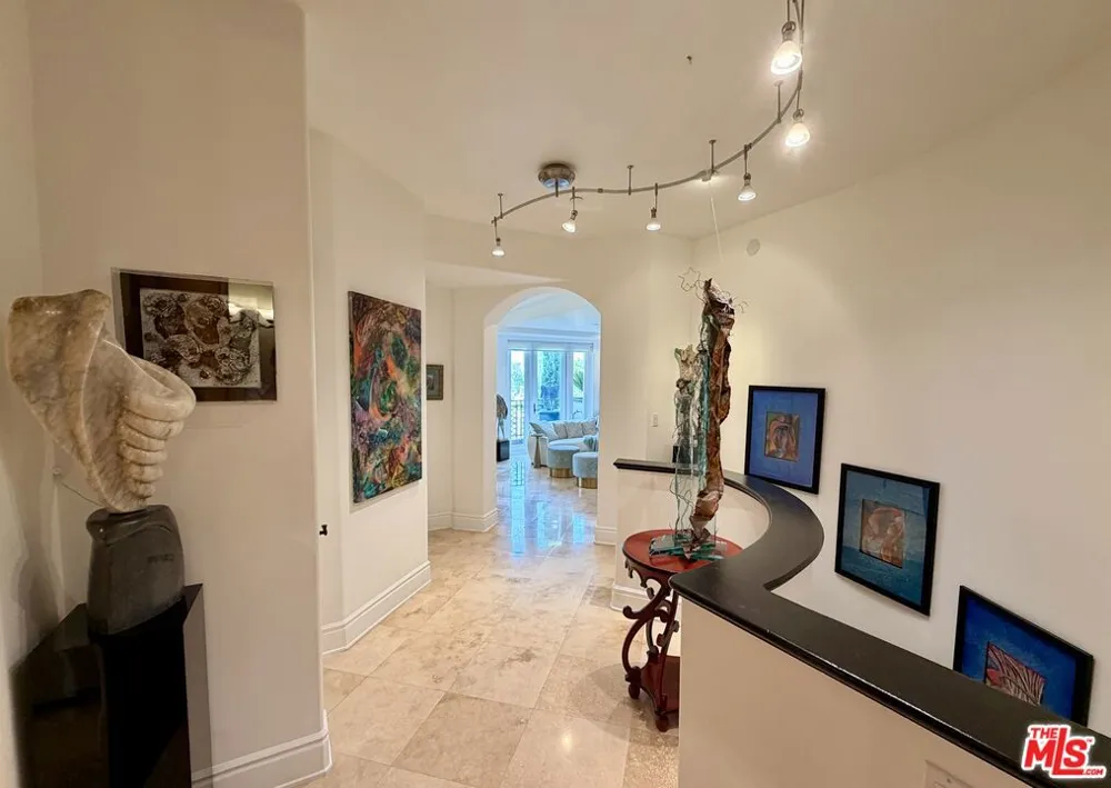 137 S Spalding Drive #401 Beverly Hills, CA 90212