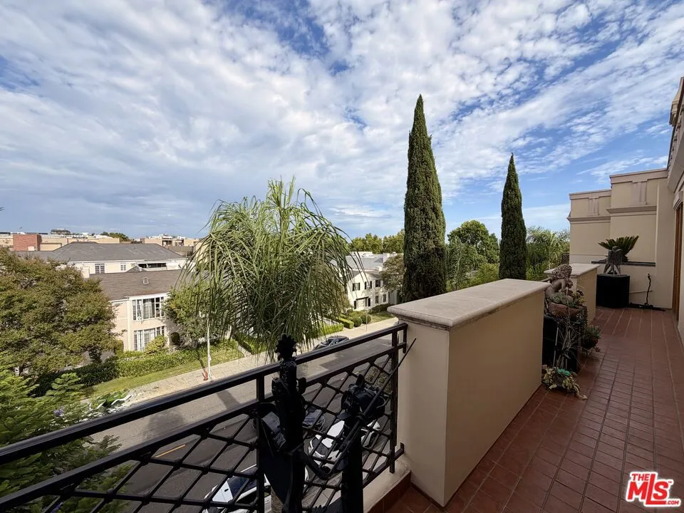 137 S Spalding Drive #401 Beverly Hills, CA 90212