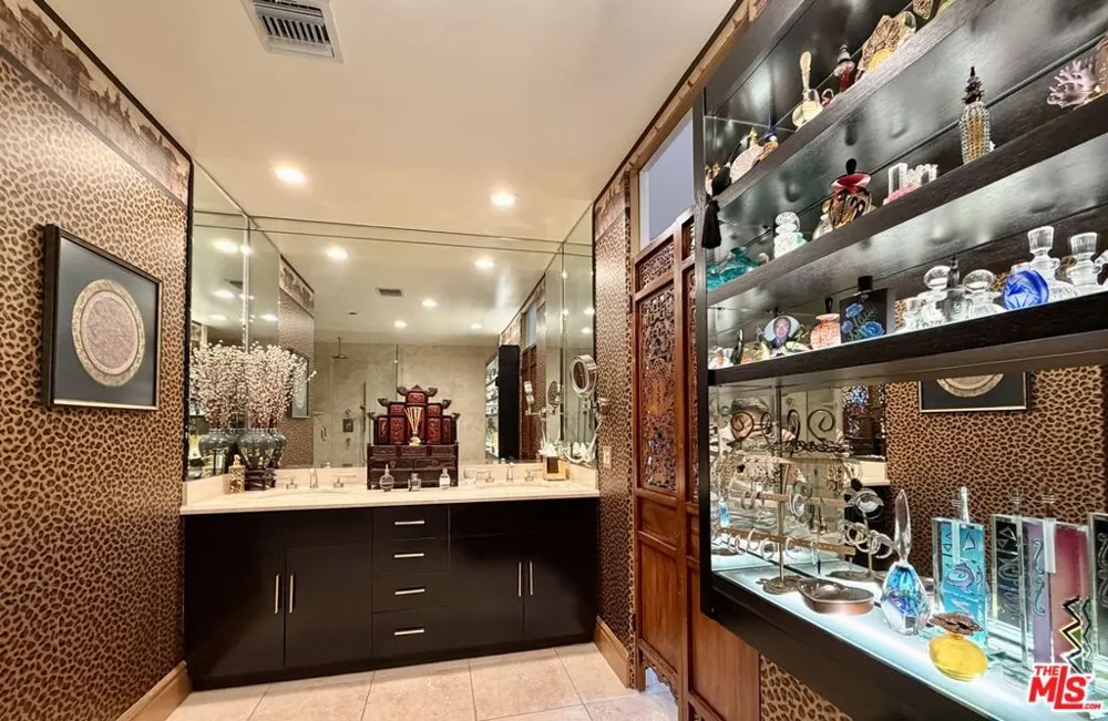 137 S Spalding Drive #401 Beverly Hills, CA 90212