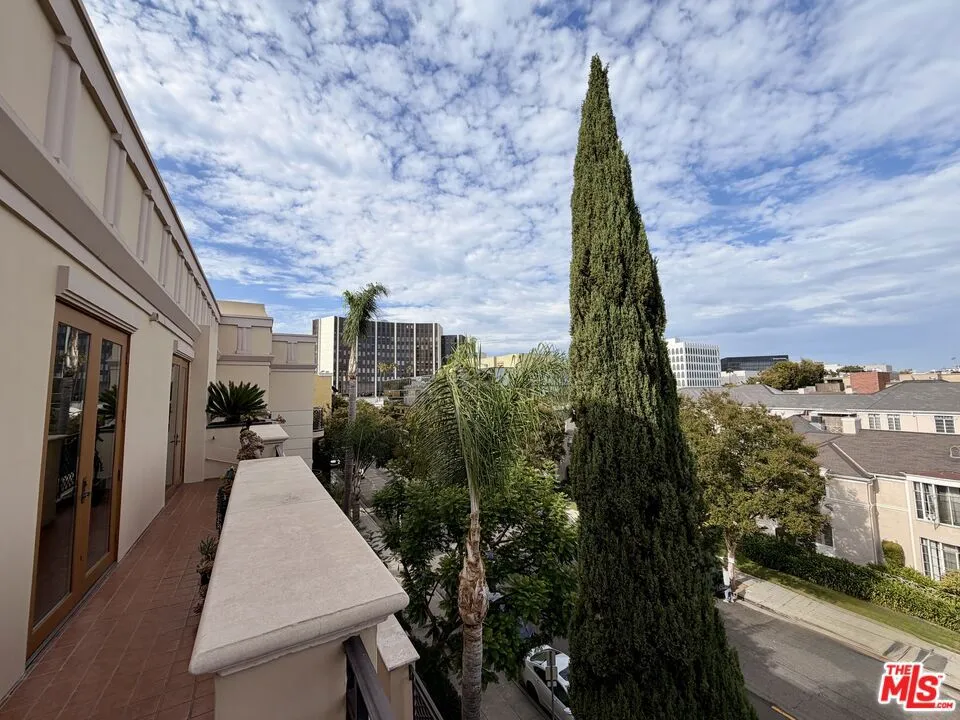 137 S Spalding Drive #401 Beverly Hills, CA 90212