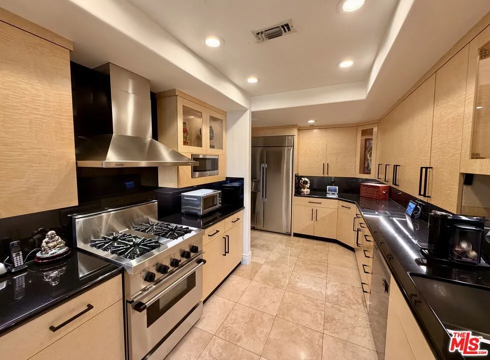 137 S Spalding Drive #401 Beverly Hills, CA 90212