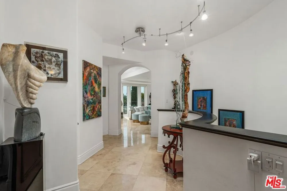 137 S Spalding Drive #401 Beverly Hills, CA 90212
