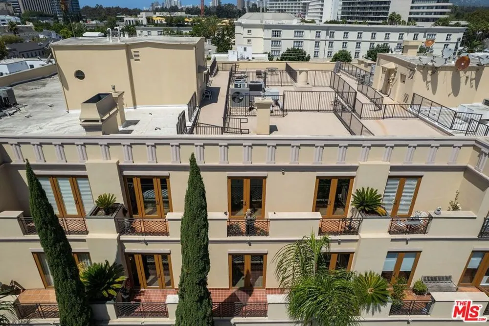 137 S Spalding Drive #401 Beverly Hills, CA 90212