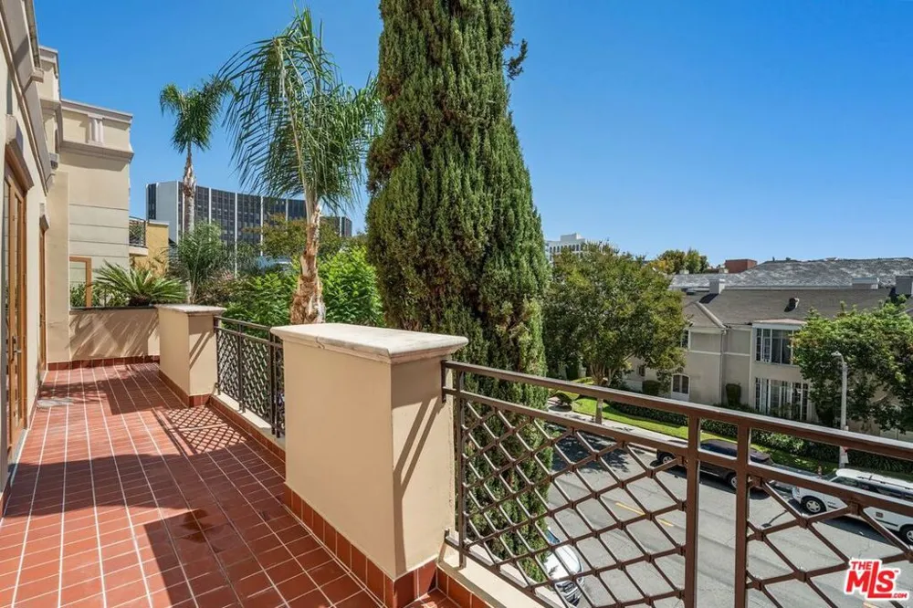 137 S Spalding Drive #401 Beverly Hills, CA 90212